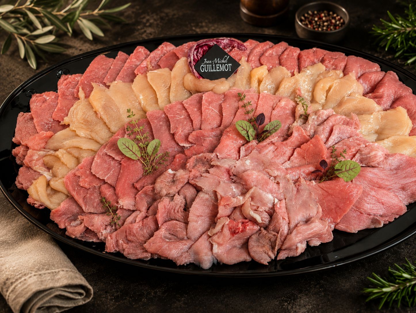 Fondue chinoise sur plat décoré